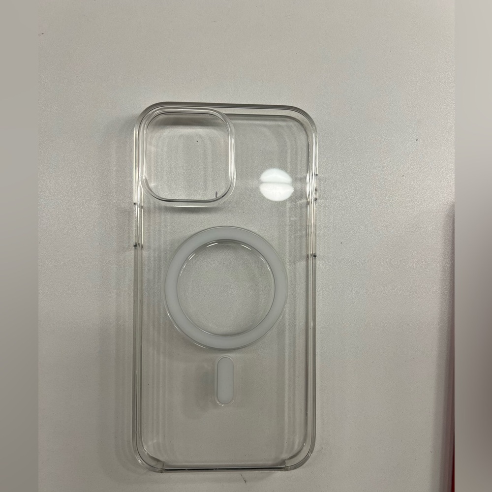 Apple clear MagSafe iPhone 13pro max case.
